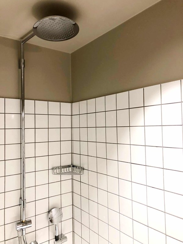 Douches PMR dans un ERP : connaissez-vous les normes ?